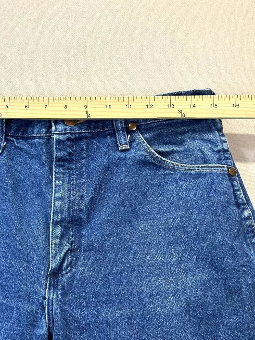 Wrangler Straight Jeans Mens Size 32x33 Blue Denim Vintage 13MWZ Made in USA